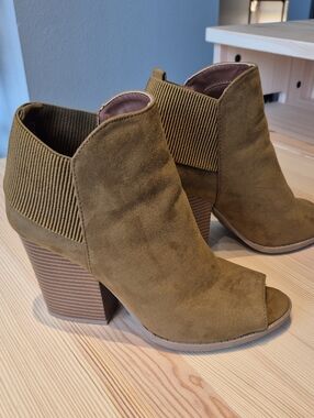 Qupid Olive Suede Open-Toe Ankle Booties | Boho Chic